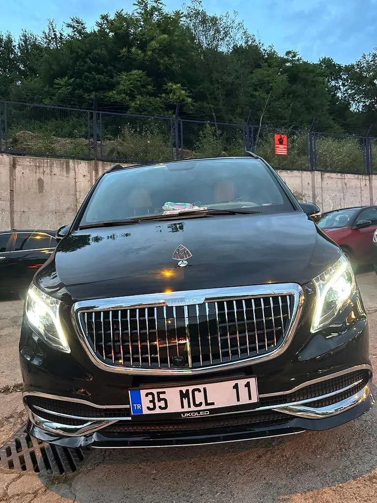 Royal VIP Car siyah VIP sedan