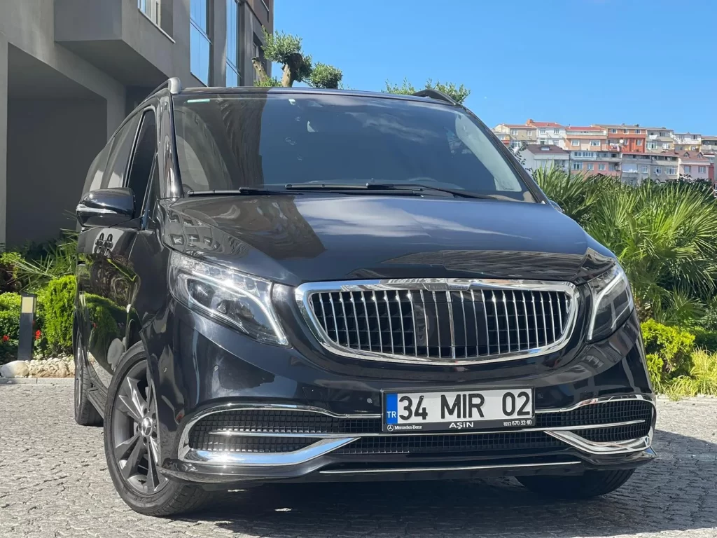 Royal VIP Car filosundan siyah VIP van ön görünüm